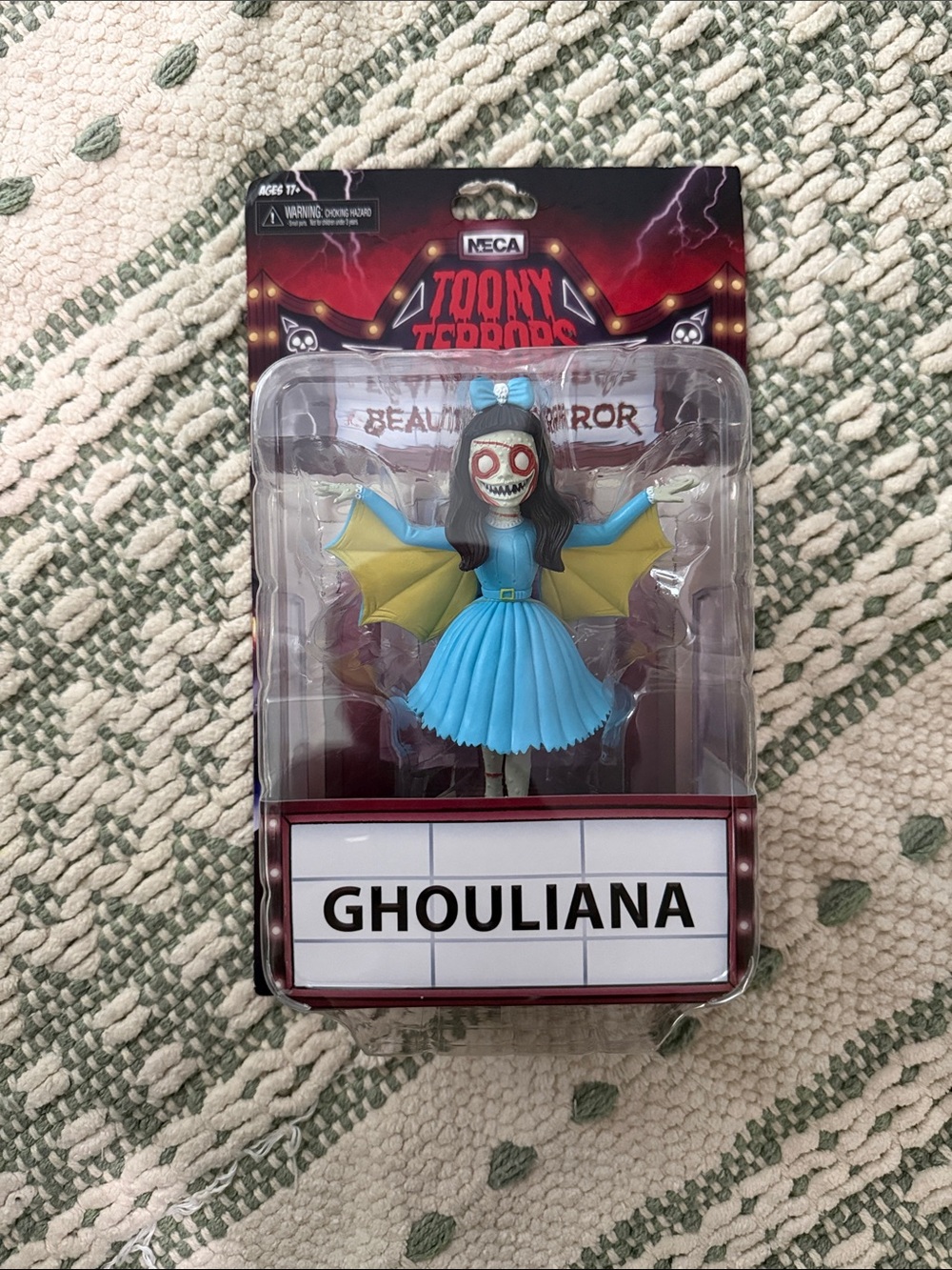 NECA TOONY TERRORS serie 7 Ghouliana Figure - Blue Dress with Yellow Wings